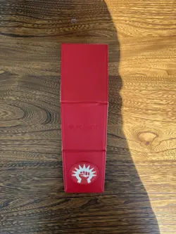 *USED* Magic: The Gathering - Guilds of Ravnica Alcove Flip/Deck Box (Boros) - Image 3