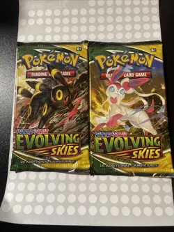 2 Pokemon TCG Sword & Shield Evolving Skies Booster Pack - Image 1