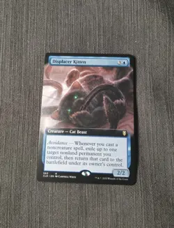 MTG 1x EXTENDED ART Displacer Kitten # 560 Battle for Baldur's Gate Magic x1 NM - Image 1
