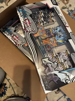 Pokemon TCG: Unova Heavy Hitters Premium Collection, 2-pack - IN HAND, SHIPS NOW - Image 2