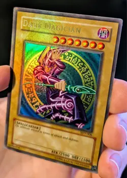 Yu-Gi-Oh Dark Magician SDY-006 MAX FULL HOLO BLEED MISPRINT - Image 2