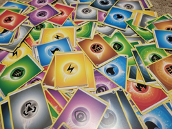 1000 Pokemon Basic & Special Energy Cards Bulk Lot NM With Storage Box - Image 1