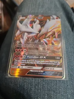2018 Pokemon Sun & Moon Dragon Majesty Reshiram GX #11/70 - Image 2