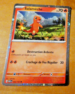 POKEMON 151 FRANCAISE CARD HOLO CARTE COSMO Promo 004/165 Salameche MEW FR NM - Image 1