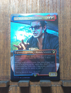 MTG Ian Malcolm, Chaotician ( FOIL Borderless) Universes Beyond: Jurassic World - Image 2
