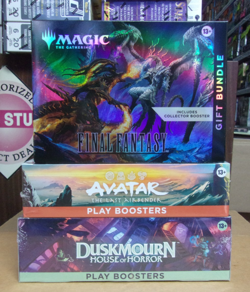 MTG FINAL FANTASY GIFT BUNDLE + AVATAR PLAY + DUSKMOURN PLAY BOOSTER BOXES - Image 1