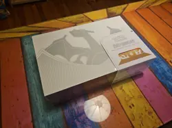 Coffret Pokemon UPC Dracaufeu Epee et Bouclier EB10 Neuf et Scelle - Image 2