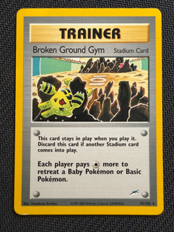 Broken Ground Gym 92/105 Neo Destiny non-holo Tomokazu Komiya Gallery ~ Pokemon - Image 1