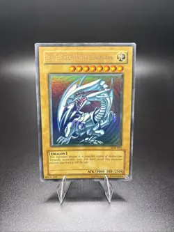 Yu-Gi-Oh TCG Starter Deck: Kaiba #SDK-001 Blue-Eyes White Dragon Ultra Rare HP - Image 1