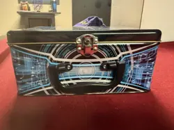 2019 Pokemon collectors tin/lunchbox loaded with over 1000 Pokemon cards. - Image 4