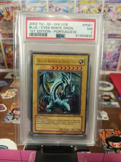 2002 Yu-Gi-Oh LOB Blue Eyes White Dragon 1st Edition Portuguese PSA 7 - Image 1