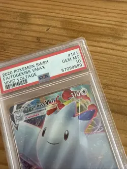PSA 10 GEM MINT Togekiss VMAX 141/185 Vivid Voltage FULL ART Pokemon Card - Image 3