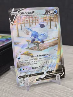 Pokemon Card TCG Glaceon V Alt Art Evolving Skies 175/203 2021 Holo NM - Image 1