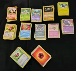 Lot Of 600+ Vintage 1999-2016 Pokemon Cards Common Set Trainers, Energy & MORE - Image 1