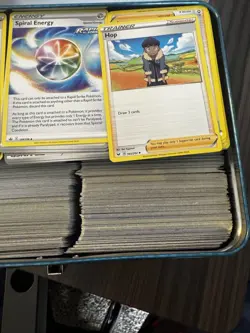 Pokemon TCG Card Lot over 900 cards energy, trainers, common, rare reverse holo - Image 1