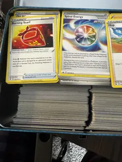 Pokemon TCG Card Lot over 900 cards energy, trainers, common, rare reverse holo - Image 2