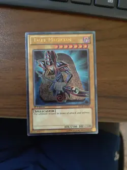 Yugioh Dark Magician 1st ed Ultimate rare Misprint NM name shift - Image 1