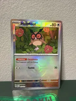 Pokemon TCG Hoothoot 077/131 - Pokeball Reverse Holo NM 🦉Prismatic Evolutions - Image 1