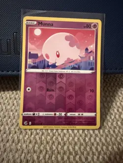 Munna 121/264 - Pokemon Card SWSH Fusion Strike Reverse HOLO FOIL - Image 1