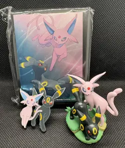 Pokemon TCG - Prismatic Evolutions Figure Collection Sleeves, Pin and Figurine - Image 1
