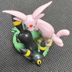 Pokemon TCG - Prismatic Evolutions Figure Collection Sleeves, Pin and Figurine - Image 3