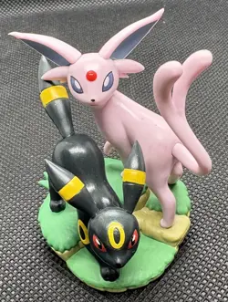 Pokemon TCG - Prismatic Evolutions Figure Collection Sleeves, Pin and Figurine - Image 5