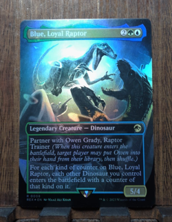 MTG Blue, Loyal Raptor (FOIL Borderless) Universes Beyond: Jurassic World Col.. - Image 1