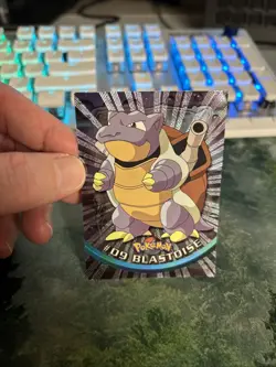 1999 TOPPS POKEMON T.V. BLASTOISE #9 BASE SET CHROME HP - Image 1
