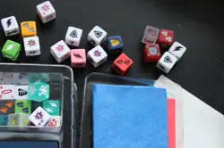 2014 DICE MASTERS Lot Marvel X-Men 32 Dice + 60 Cards - Mixed Lot - Image 3