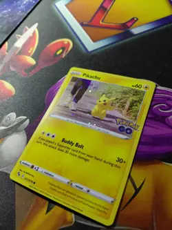 Pokemon Pikachu GO 027/078 Comso's Holo Pokemon GO 2022 LP - Image 2