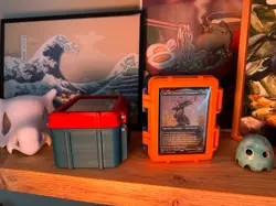 MTG Commander Deck Box with Toploader Lock - Holds 100+ Sleeved Cards - Image 5