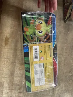 POKEMON 2020 SPRING Collector Chest Zacian Zamazenia Sealed NICE - Image 2