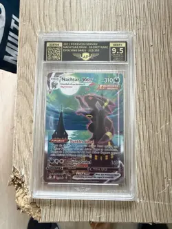 Pokemon Nachtara VMAX Alt Art, 215/203, Drachenwandel, Deutsch 9,5 Grading - Image 1