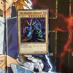 1x Tri-Horned Dragon - Super Rare - LCYW-EN157 - 1st Ed - VLP - Image 1