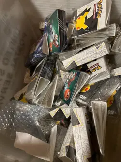 POKEMON TCG! LOT of 100 Mini Album Binders - Image 1