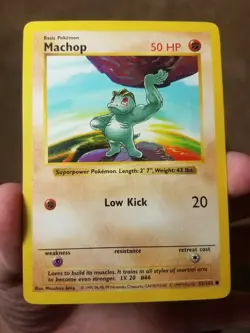 1999 POKEMON BASE SET SHADOWLESS MACHOP CARD 52/102 - Image 1