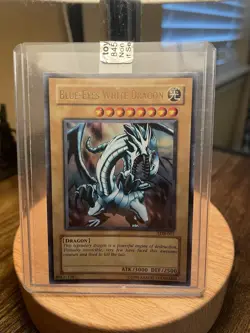 Blue-Eyes White Dragon LOB-001 Ultra Rare Near Mint Condition - Image 2
