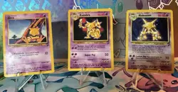 1995 Pokemon TCG Alakazam Holo Card 1/102 Abra 43/102 Kadabra 32/102 Base HP - Image 1