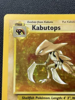 Pokemon Kabutops 9/62 Holo Rare Fossil Unlimited MP / DMG - Image 2