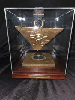 Yu-Gi-Oh! Millennium Puzzle Duelist King Champion Trophy 2003 Konami Authentic - Image 1