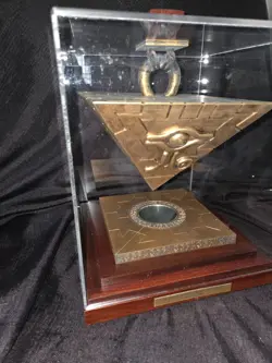 Yu-Gi-Oh! Millennium Puzzle Duelist King Champion Trophy 2003 Konami Authentic - Image 2