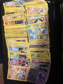 1998 Pokemon Lunch Tin With 100 Cards From Base Set To Black And White Used/Play - Image 1