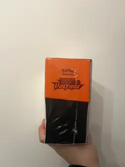 Pokemon Pokemon TCG Sword & Shield Vivid Voltage Elite Trainer Box Charizard ETB 820650807688 - Image 2