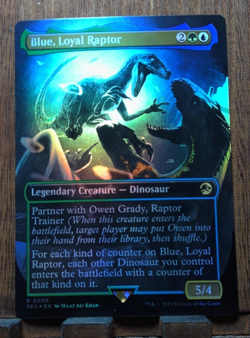 MTG Blue, Loyal Raptor (FOIL Borderless) Universes Beyond: Jurassic World Col.. - Image 1