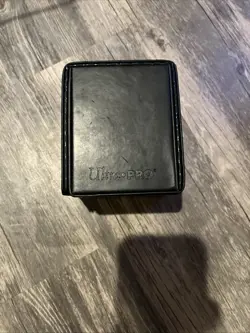 Magic: The Gathering Alcove Flip Box - Swamp - UltraPro Commander Deck Box - Image 2