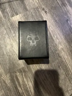 Magic: The Gathering Alcove Flip Box - Swamp - UltraPro Commander Deck Box - Image 3