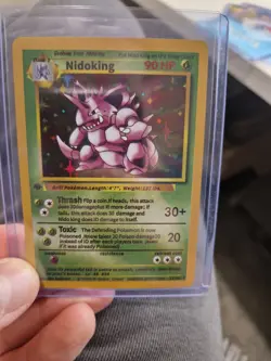 Nidoking 1st Edition Pokemon 1999 Base Set 11/102 Holo Artcard/Deko. - Image 1