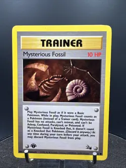 Pokemon TCG Fossil 1st Edition Mysterious Fossil Trainer 62/62 - Image 1