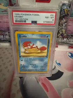 1999 POKEMON FOSSIL #51 KRABBY 1ST EDITION PSA 8 - Image 1