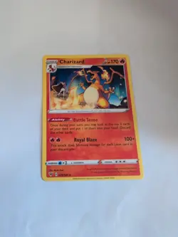Charizard 025/185 Pokemon card Vivid Voltage rare NM - Image 1